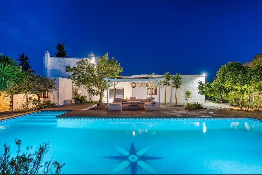 8 Guests Large Villa Near Bossa Beaches & Airport Сан-Хосе Экстерьер фото