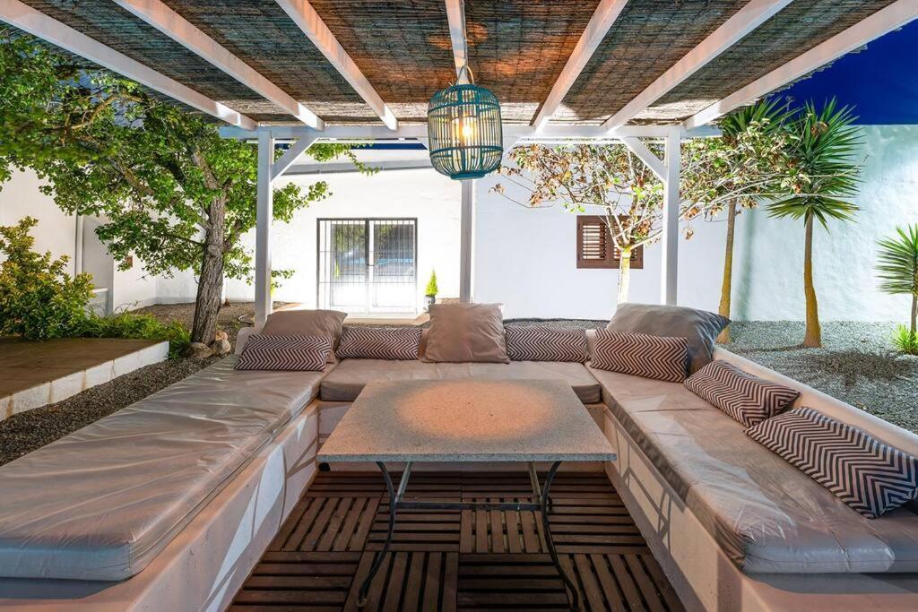8 Guests Large Villa Near Bossa Beaches & Airport Сан-Хосе Экстерьер фото